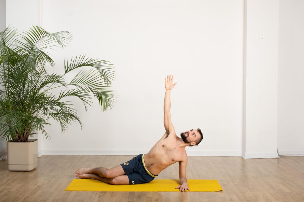 2023-YOGA-1.17-Vasisthasana-9085
